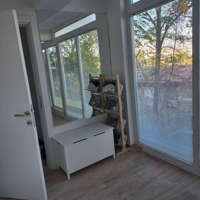Lovely 1- Bedroom Condo Close To Downtown Skopie Exterior foto