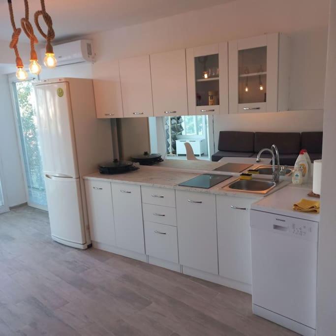 Lovely 1- Bedroom Condo Close To Downtown Skopie Exterior foto